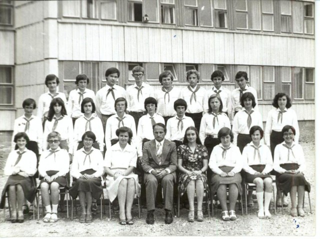 1979. 8.a
