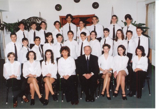 2002. 8.a