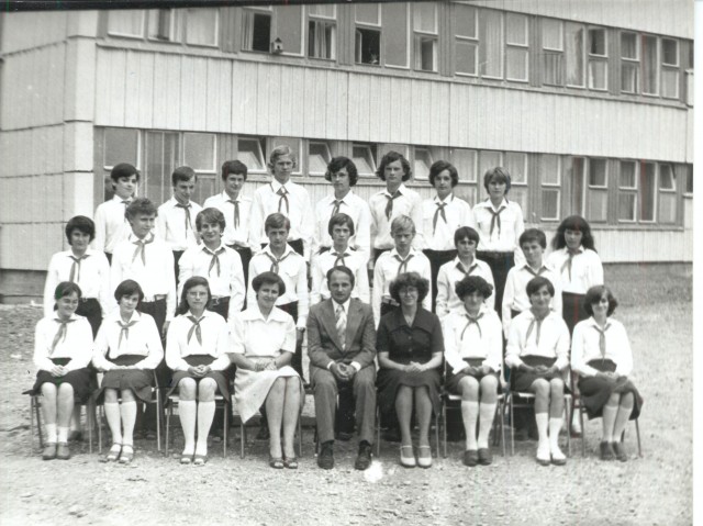 1979. 8.b