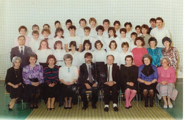1990. 8.c