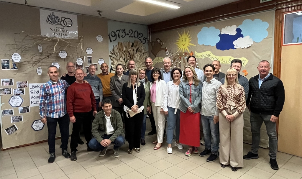 Az első testnevelés tagozatos egykori diákok újra találkoztak iskolánk épületében!